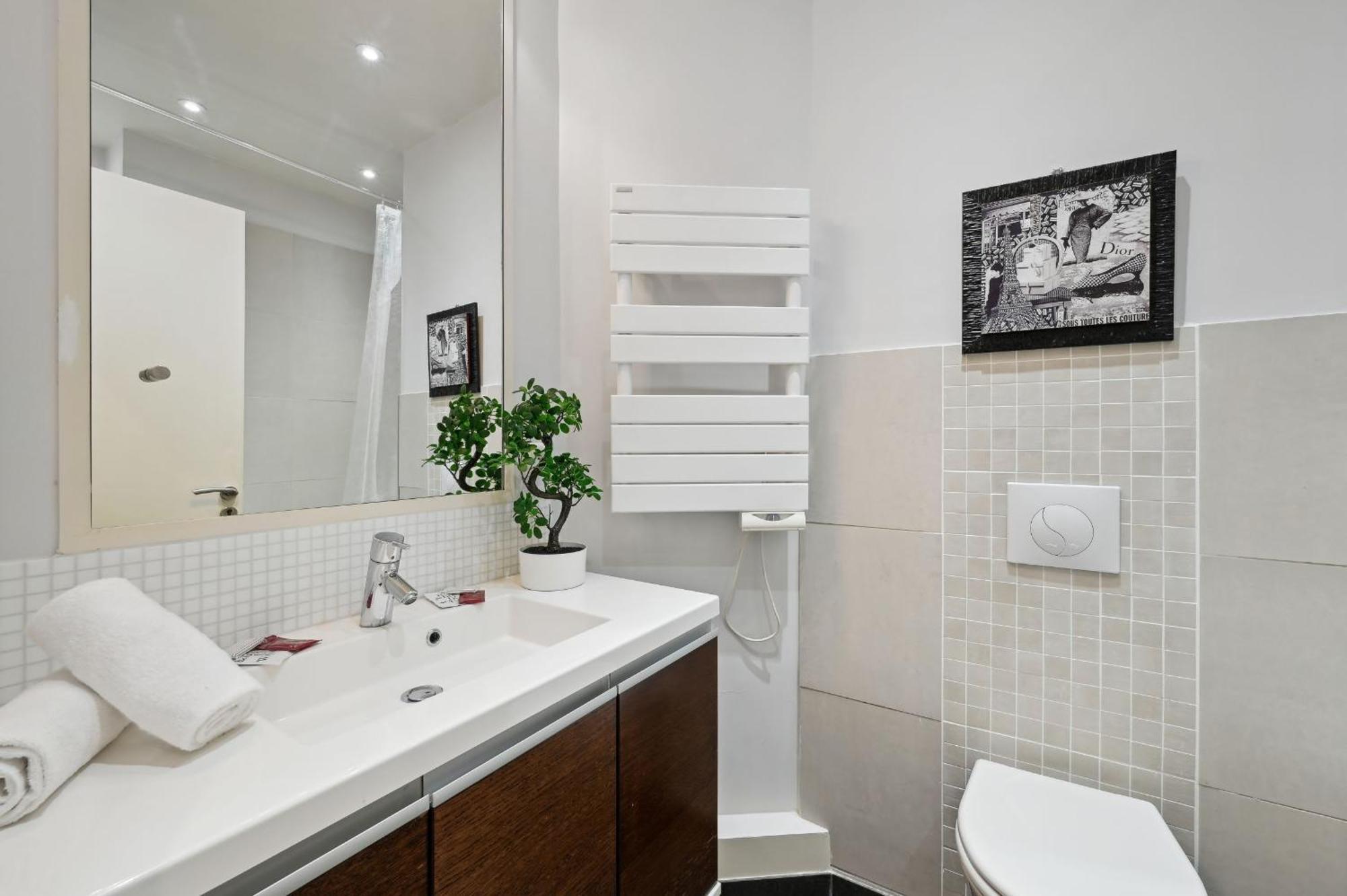 Champs-Elysees & Arc De Triomphe - Cityapartmentstay Paris Dış mekan fotoğraf
